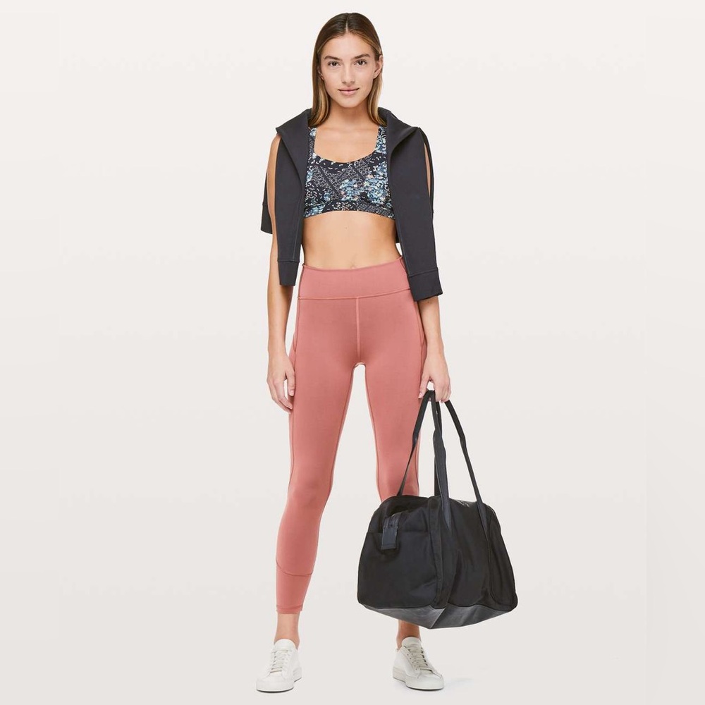 Lululemon In Movement 7/8 Tight *Everlux 25"
Red Bronzer Size 4